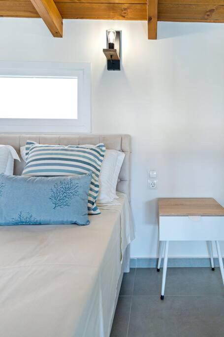 Sofia Suite, A Seafront Hideaway ! Pánormos エクステリア 写真