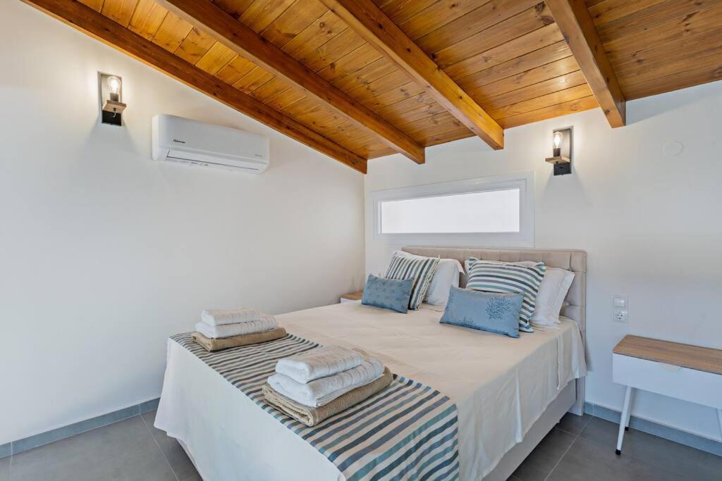 Sofia Suite, A Seafront Hideaway ! Pánormos エクステリア 写真