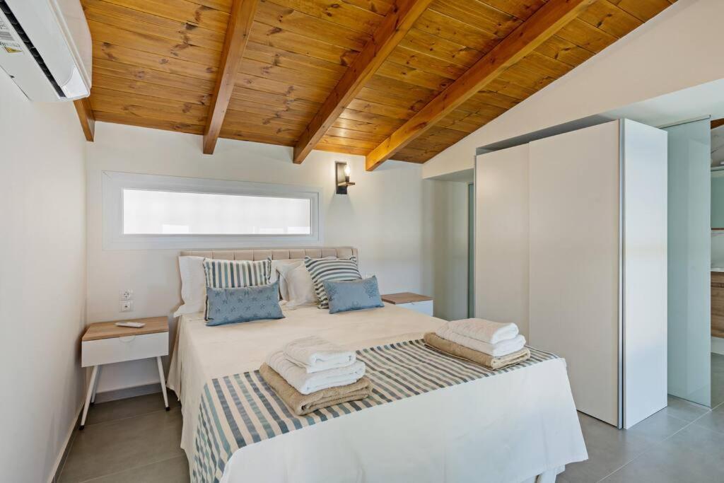 Sofia Suite, A Seafront Hideaway ! Pánormos エクステリア 写真
