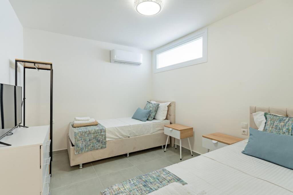 Sofia Suite, A Seafront Hideaway ! Pánormos エクステリア 写真