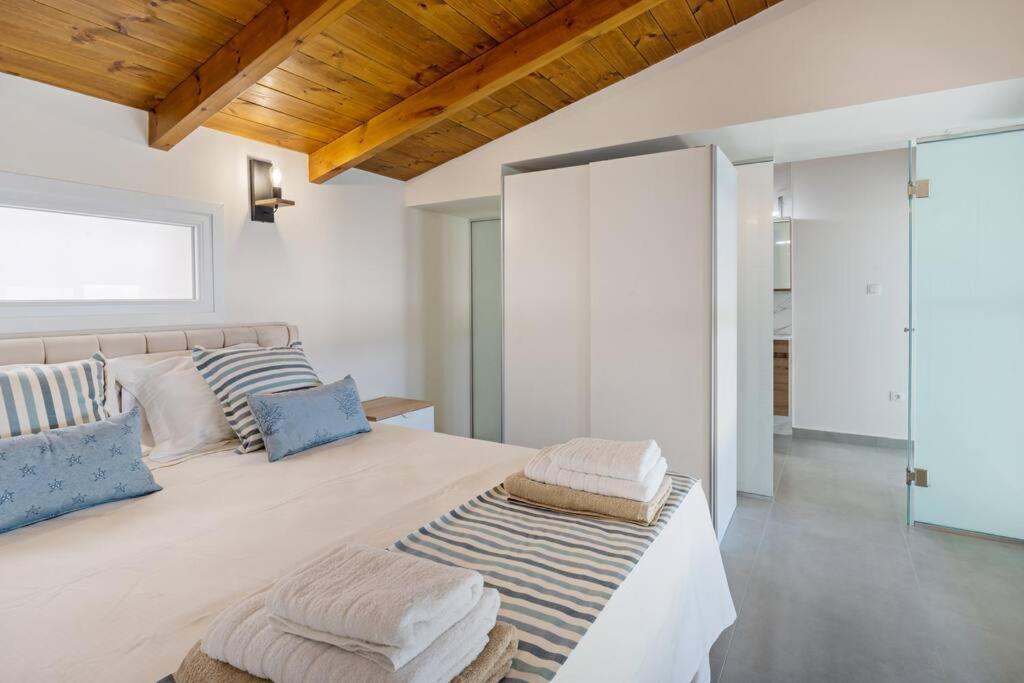 Sofia Suite, A Seafront Hideaway ! Pánormos エクステリア 写真
