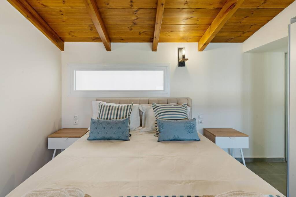 Sofia Suite, A Seafront Hideaway ! Pánormos エクステリア 写真